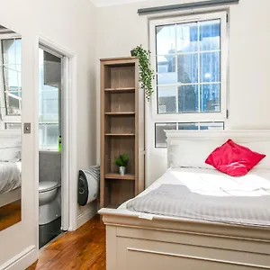 private-en-suite-room-liverpool-street-brick-ln.brighton-hotels-england.com/